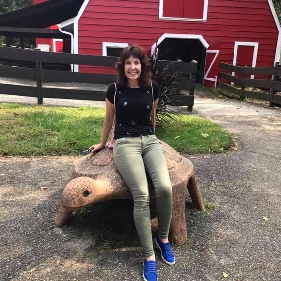 Meet your Posher, Monica - Picture 3 of 4